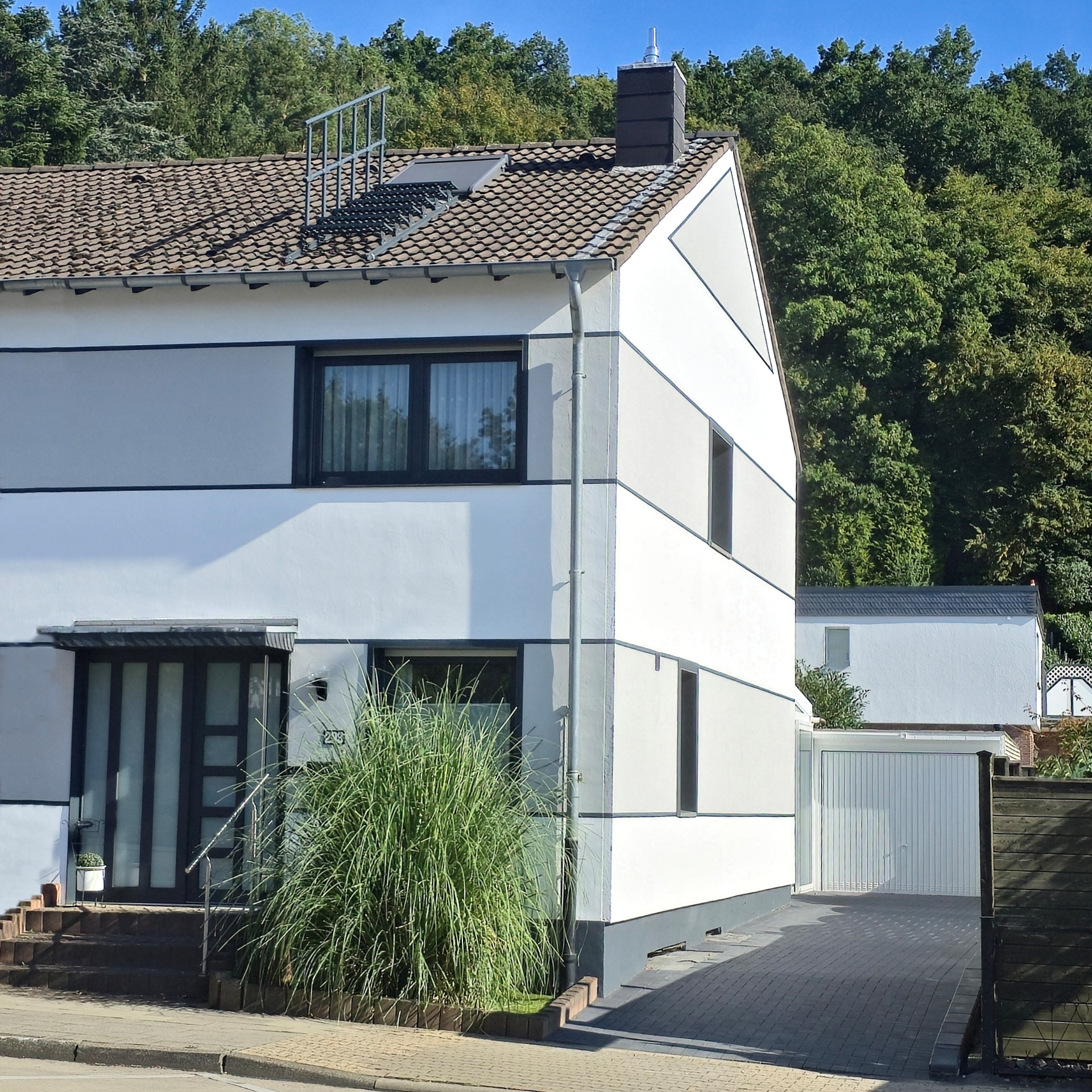 Auberge Jolie mit Parkplätzen